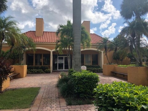 Foto del edificio - 17911 NW 68th Ave