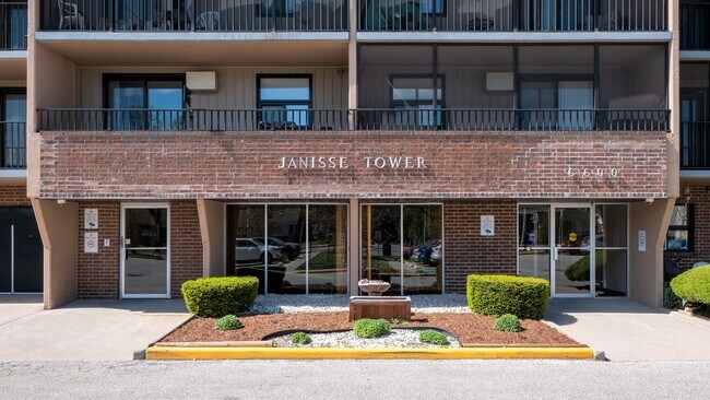 Photo du bâtiment - Janisse Tower Apartments