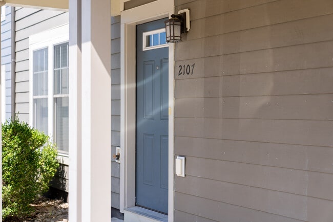 Photo - Charleston Townes Apartments