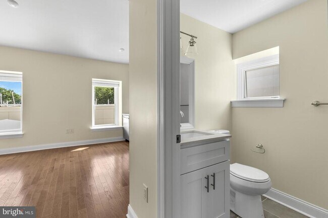 Foto del edificio - 6605 Ridge Ave