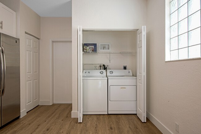 Building Photo - 22 Cordoba Bend