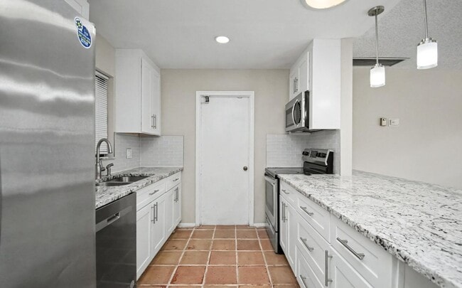Building Photo - 7407 Silver Woods Ct