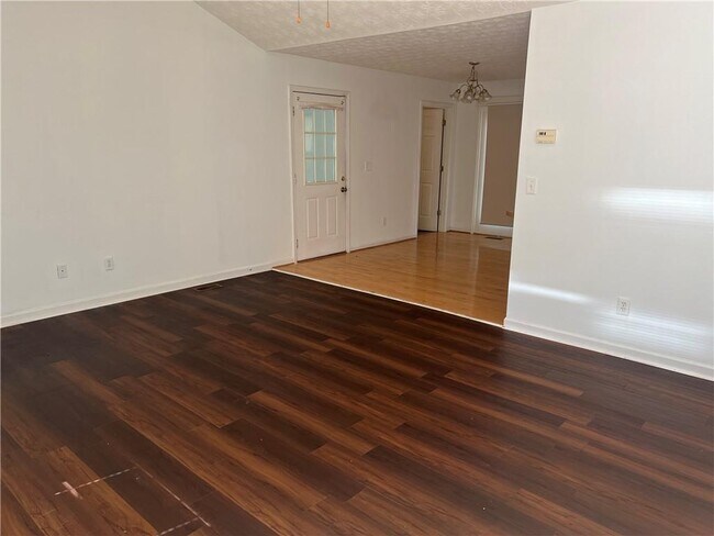 Foto del edificio - 6441 Wildwood Trail