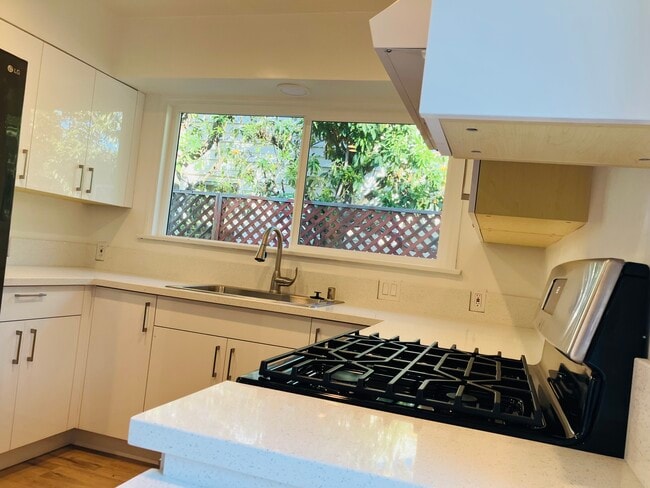 Building Photo - 15025 Leadwell St