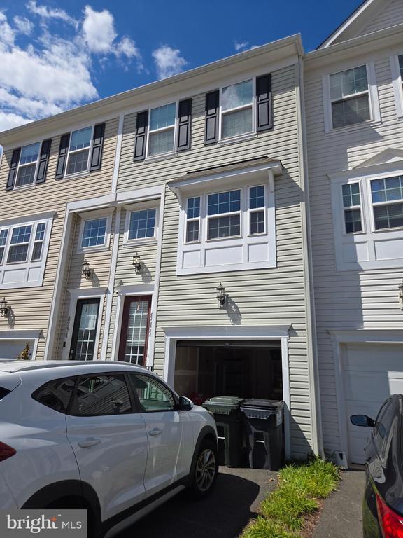 Building Photo - 8232 Heritage Crossing Ct