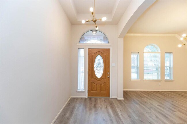 Foto del edificio - 2710 Falcon Knoll Ln