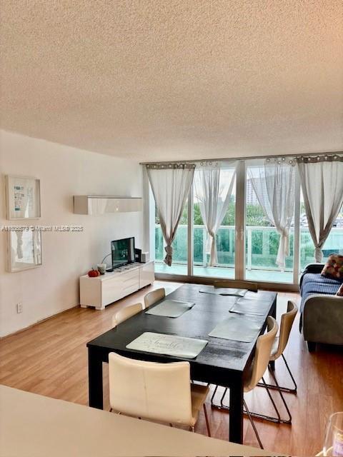 Foto del edificio - 100 Bayview Dr