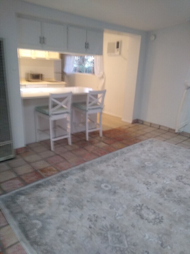 kitchen - 4619 E Montecito Ave