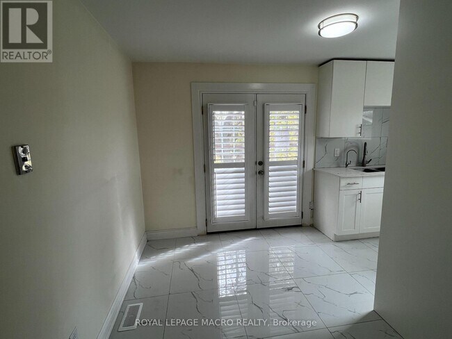 Building Photo - 1032 Mud St E