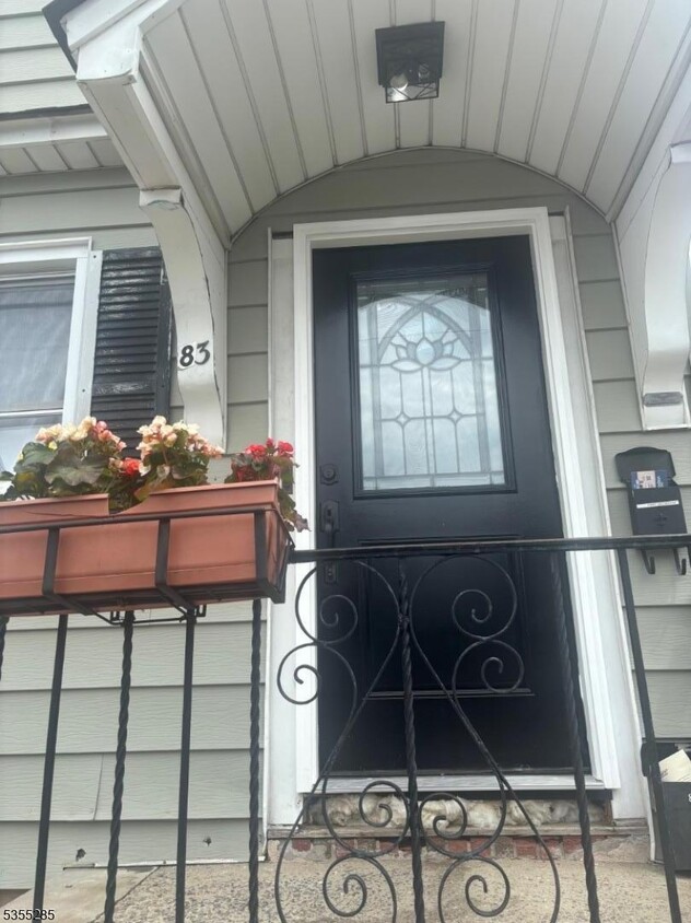 Foto principal - 83 Maple Ave