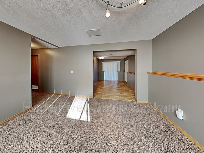 Foto del edificio - 1811 E 8th Ave