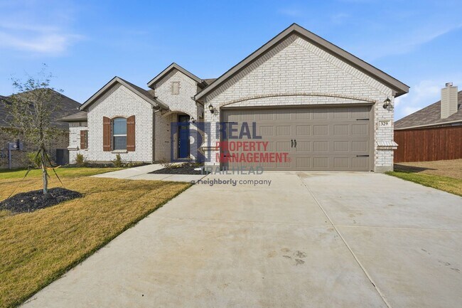 Building Photo - Refined 3-Bedroom Single-Story Home with Versatile Layout