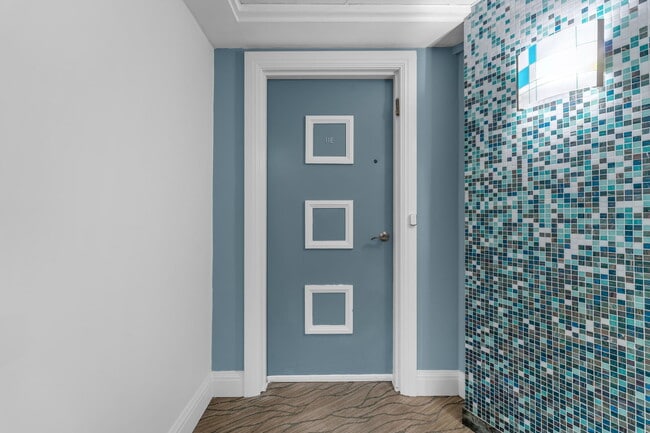 Building Photo - 4925 Collins Ave