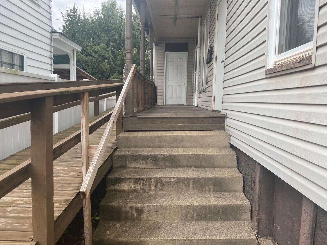 1017 S Zane Hwy Unit 2, Martins Ferry, OH 43935 Apartments in Martins