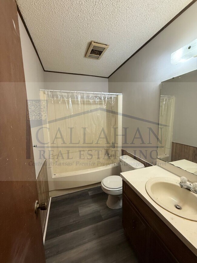 Foto del edificio - 8401 Woodview Dr N