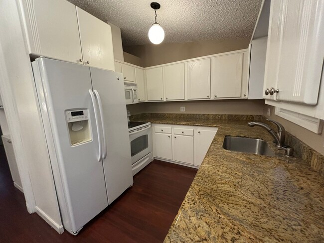 Foto del edificio - 2 bedroom condo in Southwest Portland