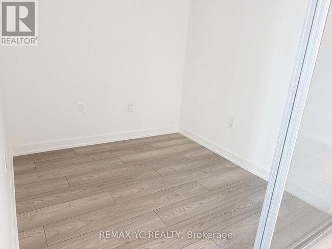 Photo du bâtiment - 110 Broadway Ave