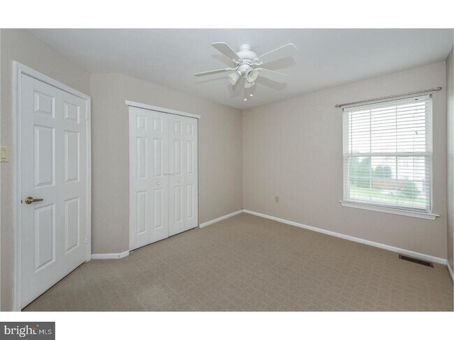Building Photo - 236 Sequoia Dr