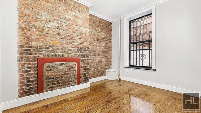 Foto del edificio - East 1st Street