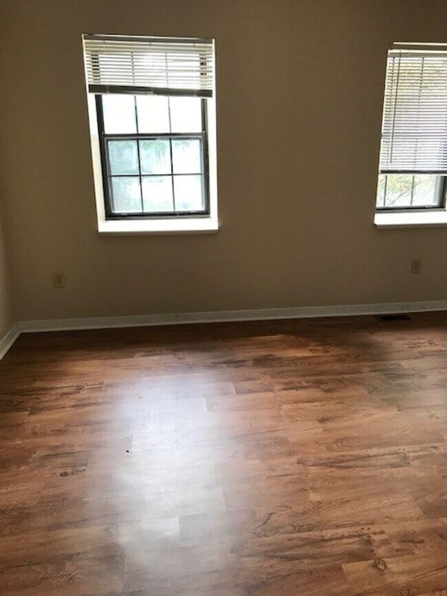 Building Photo - 3 bedroom, 2.5 bathroom townhome: Timber R...