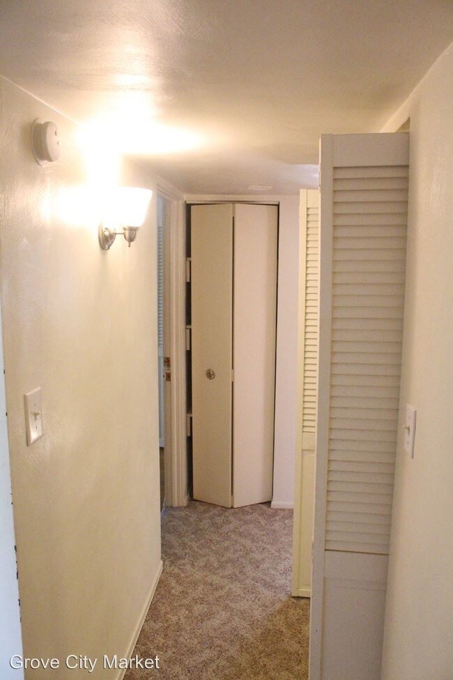 Foto del edificio - 632 W Poplar St