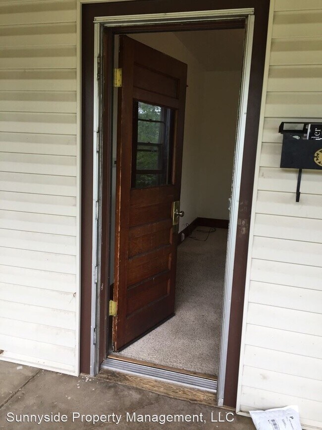 Foto del edificio - 3 br, 1 bath House - 642 University Ave.