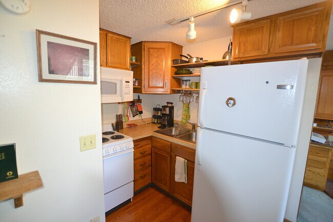 Foto del edificio - 658 Little Prospect Rd