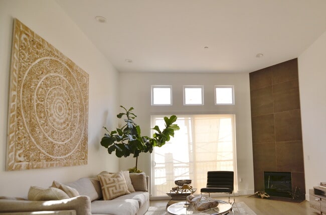 Foto del edificio - 5703 Laurel Canyon Blvd