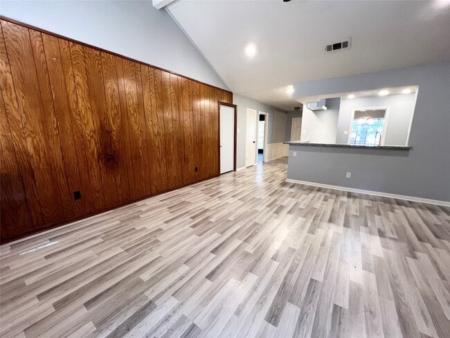 Foto del edificio - 422 Gamewood Dr