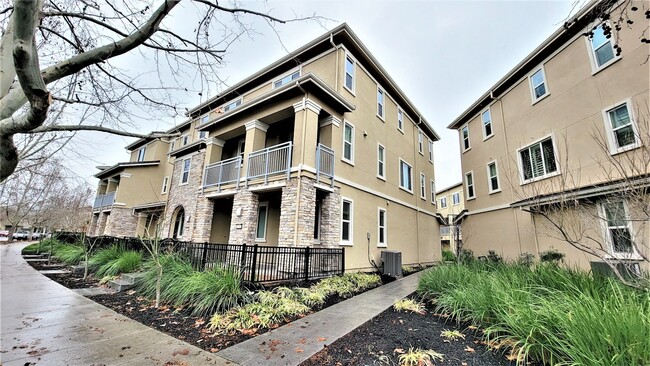 Building Photo - 5967 Raleigh Rd