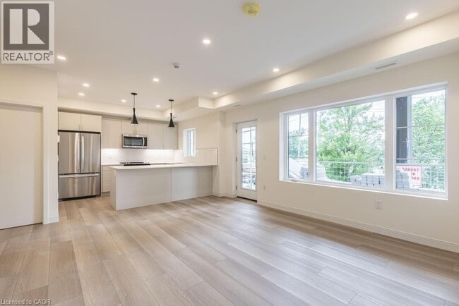 Building Photo - 123 Lincoln St