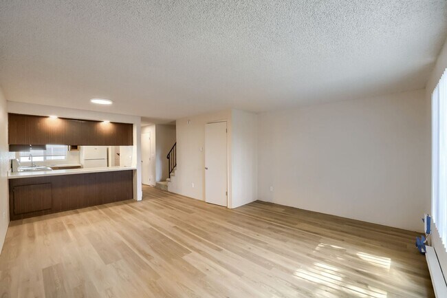 Foto del edificio - 6931 Rainier Dr