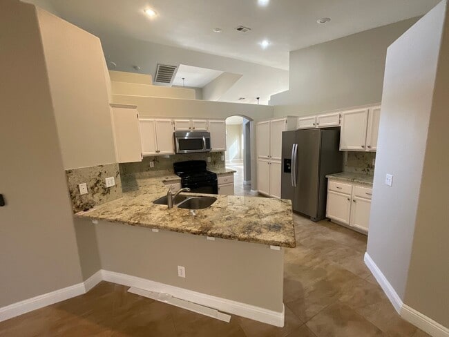 Building Photo - Single story beautiful home on corner, 3br...