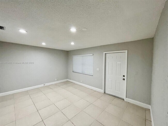 Foto del edificio - 2755 NW 58th Terrace