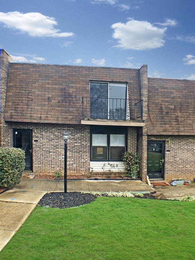 Primary Photo - 10 Poinsett Ave