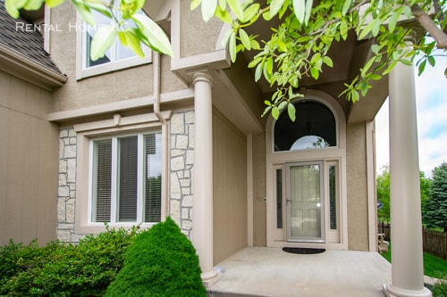 Building Photo - Large and Luxurious 2-Story w/Fin Bsmt in ...
