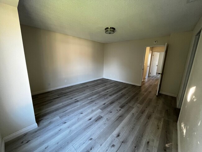 Master room - 1003 W 9th St
