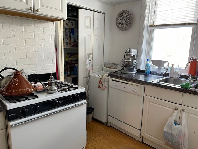 Foto del edificio - 4413 N Kenneth Ave
