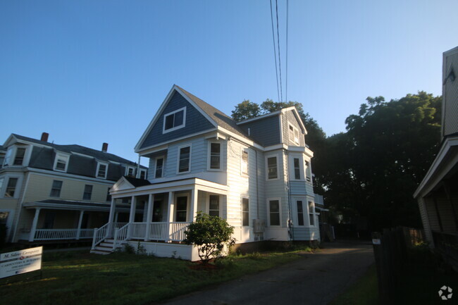 Building Photo - 123 Elm St