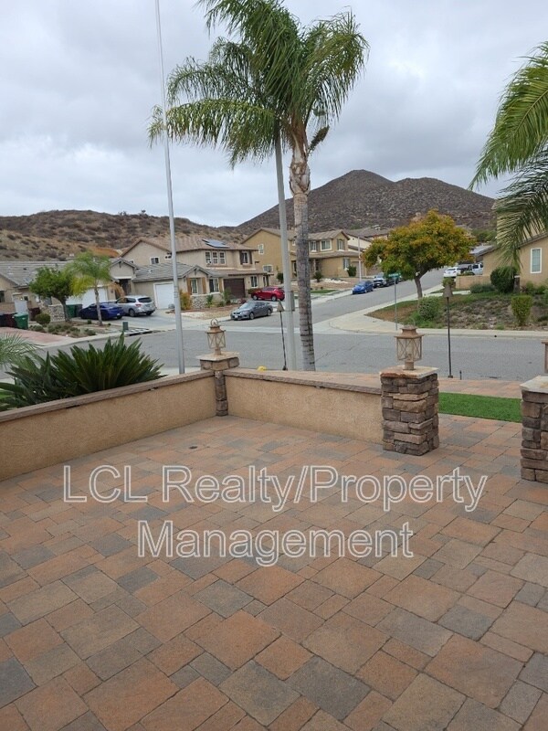 Foto del edificio - 27831 Blackhawk Rd