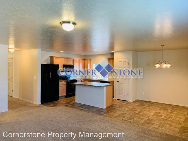 Foto del edificio - 3 br, 2 bath House - 4691 N Price Ave