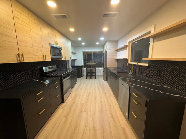 Foto del edificio - 4209 Everest Ln