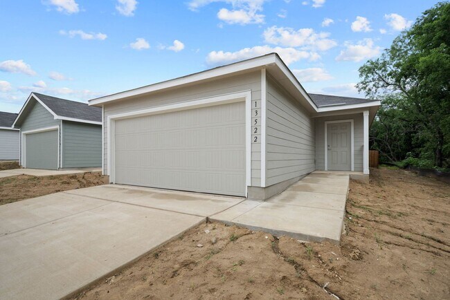 Foto del edificio - 13522 Verplank Bnd