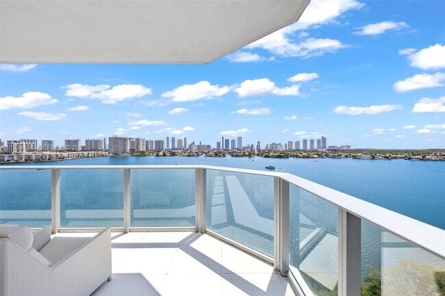 Building Photo - 17111 Biscayne Blvd
