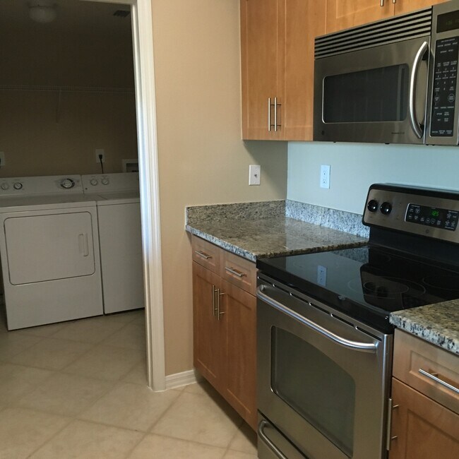 Building Photo - Large 1 bedroom