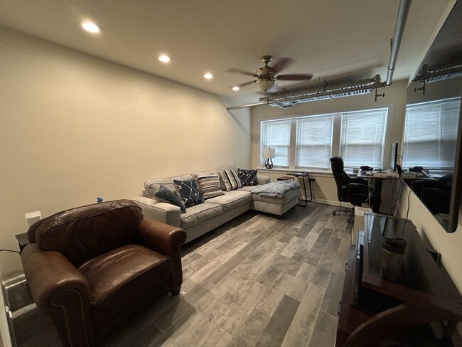 Foto del edificio - 4621 N Rockwell St