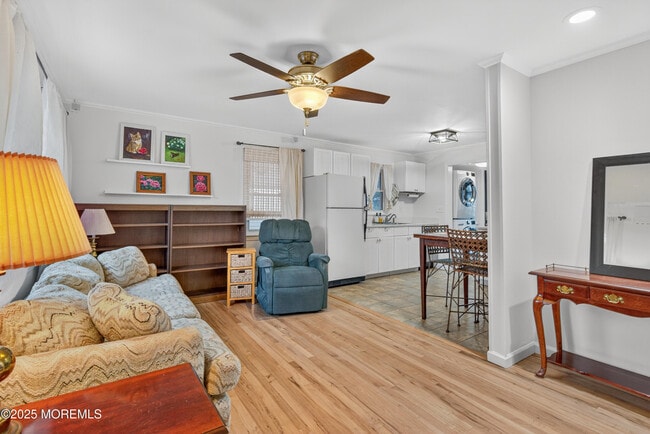 Building Photo - 1114 6th Ave