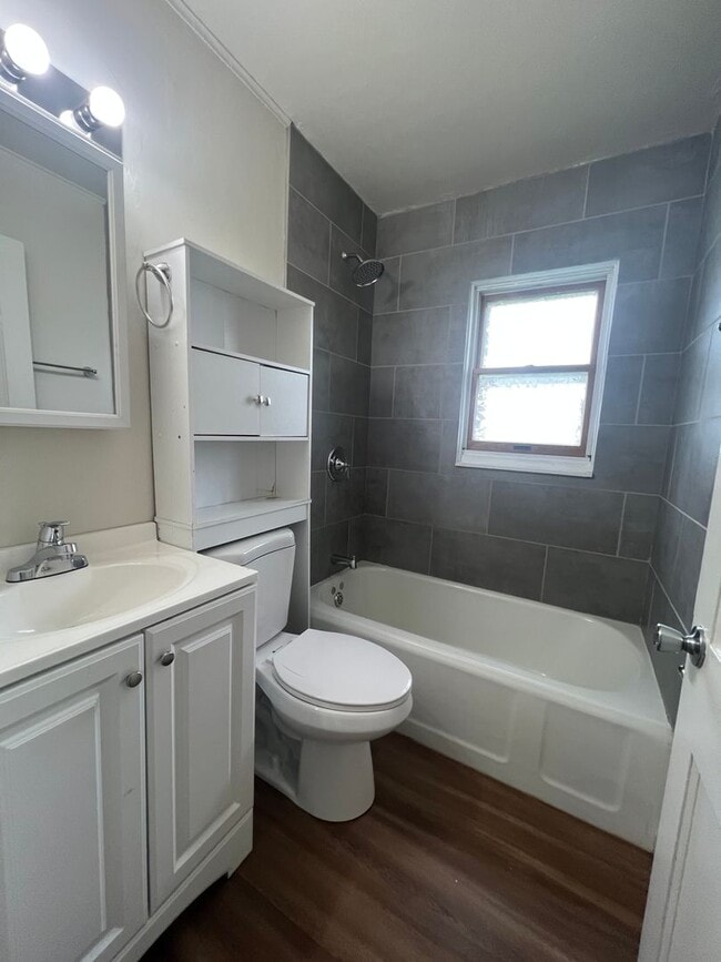 Building Photo - Robalo Ct. Duplex