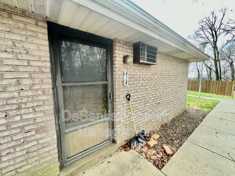 Primary Photo - 414 Lunar Ln