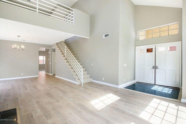 Building Photo - Spacious renovated townhouse in Arcadia fo...